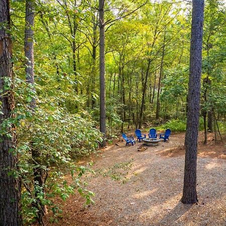 Stunning Luxury Cabin W Hot Tub And Fire Pit Holy Shiplap Is Perfect Romantic Couples Getaway Broken Bow Kültér fotó
