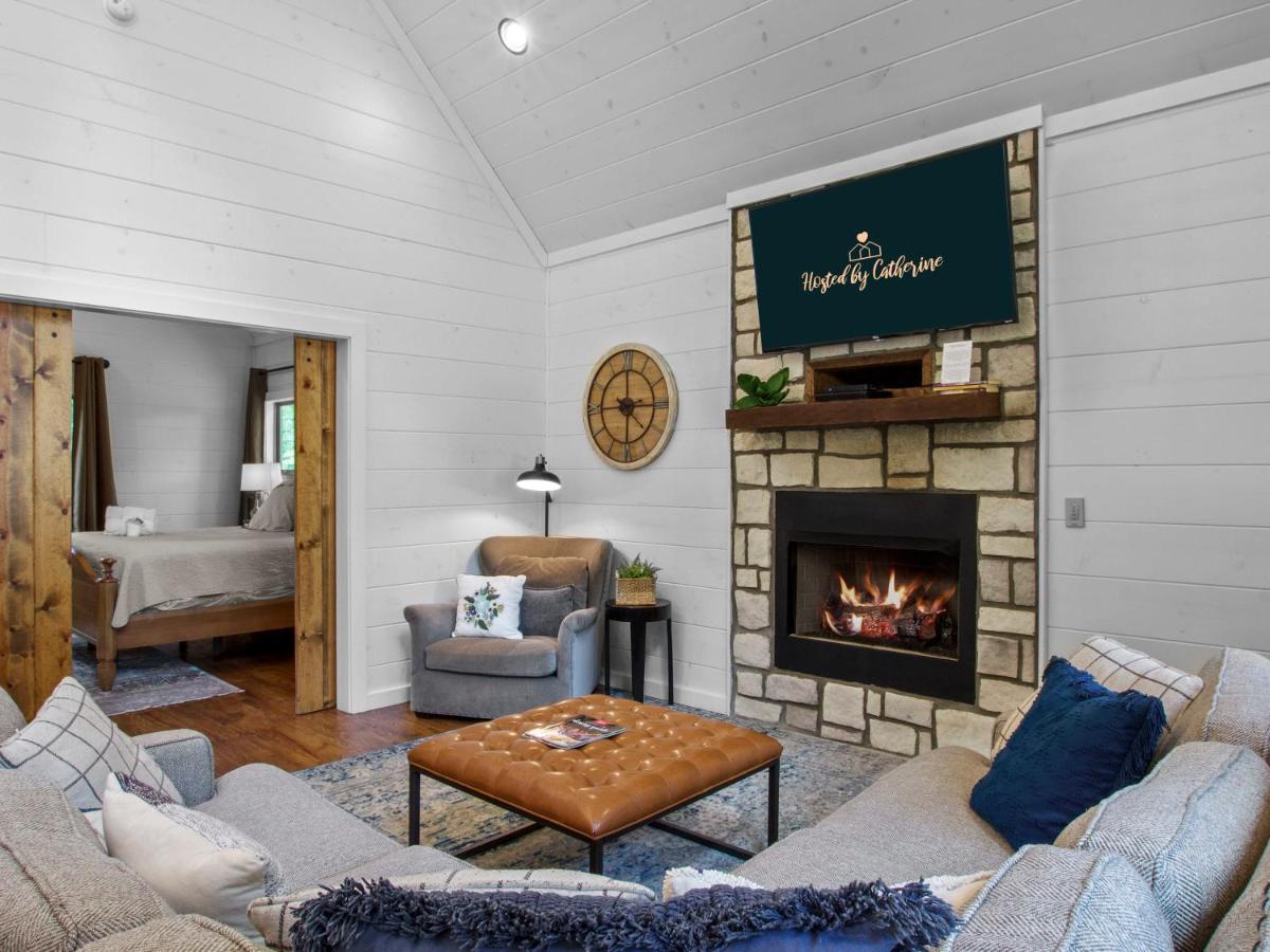 Stunning Luxury Cabin W Hot Tub And Fire Pit Holy Shiplap Is Perfect Romantic Couples Getaway Broken Bow Kültér fotó