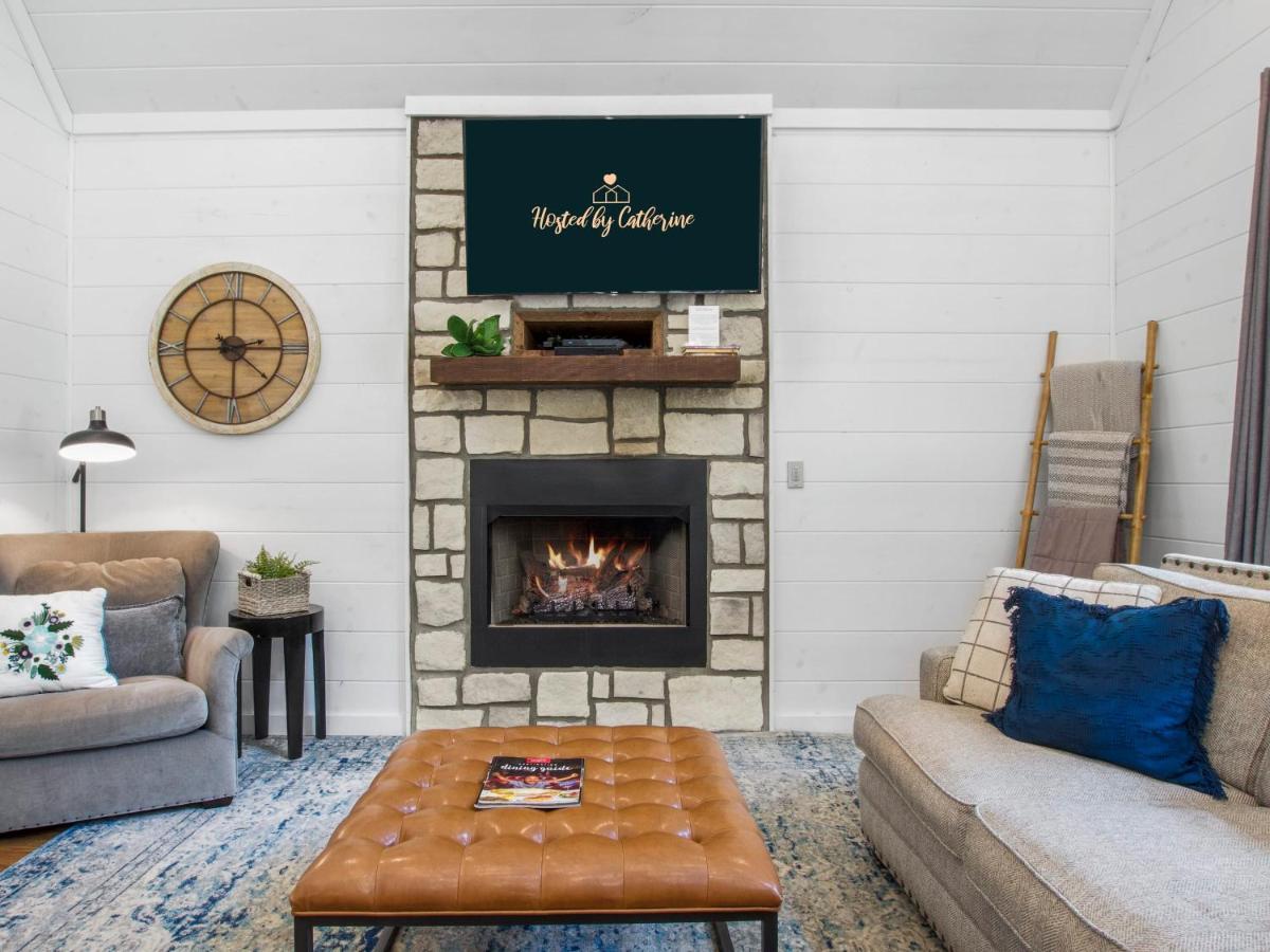 Stunning Luxury Cabin W Hot Tub And Fire Pit Holy Shiplap Is Perfect Romantic Couples Getaway Broken Bow Kültér fotó