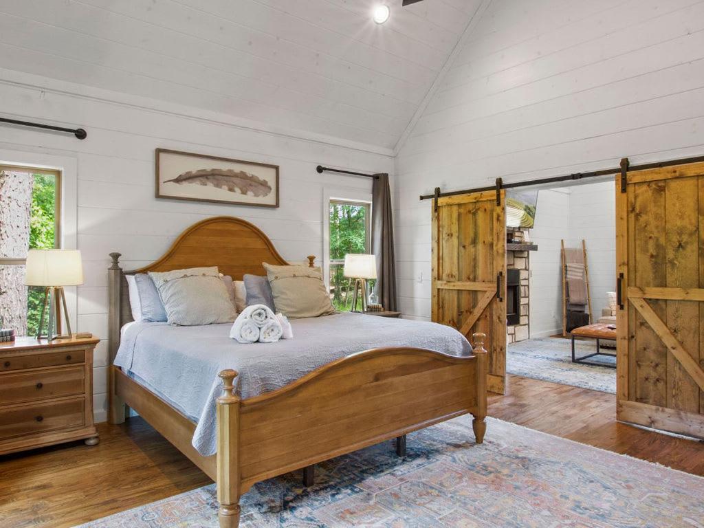 Stunning Luxury Cabin W Hot Tub And Fire Pit Holy Shiplap Is Perfect Romantic Couples Getaway Broken Bow Kültér fotó