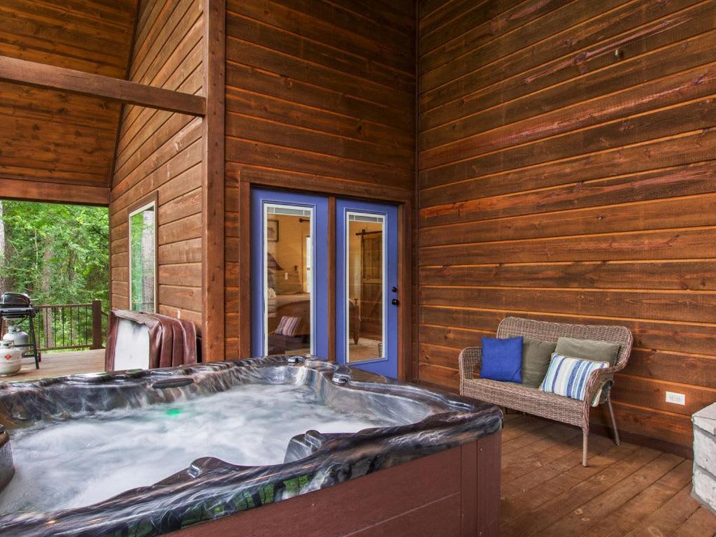Stunning Luxury Cabin W Hot Tub And Fire Pit Holy Shiplap Is Perfect Romantic Couples Getaway Broken Bow Kültér fotó