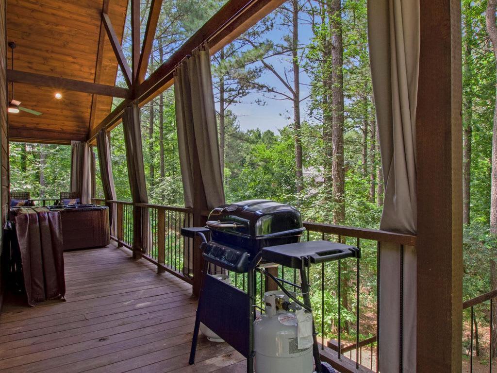 Stunning Luxury Cabin W Hot Tub And Fire Pit Holy Shiplap Is Perfect Romantic Couples Getaway Broken Bow Kültér fotó