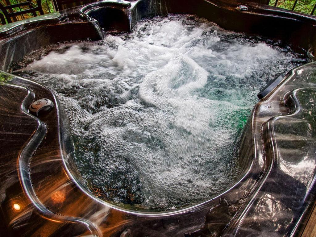 Stunning Luxury Cabin W Hot Tub And Fire Pit Holy Shiplap Is Perfect Romantic Couples Getaway Broken Bow Kültér fotó