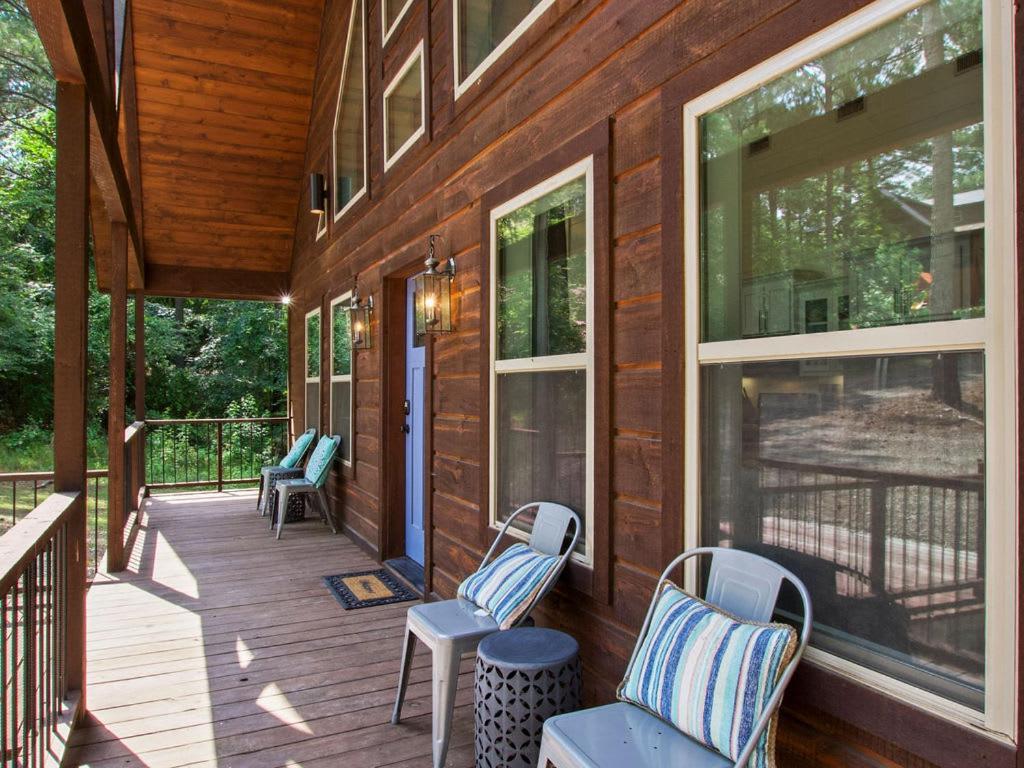 Stunning Luxury Cabin W Hot Tub And Fire Pit Holy Shiplap Is Perfect Romantic Couples Getaway Broken Bow Kültér fotó