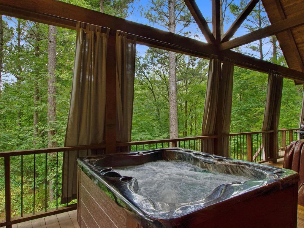 Stunning Luxury Cabin W Hot Tub And Fire Pit Holy Shiplap Is Perfect Romantic Couples Getaway Broken Bow Kültér fotó